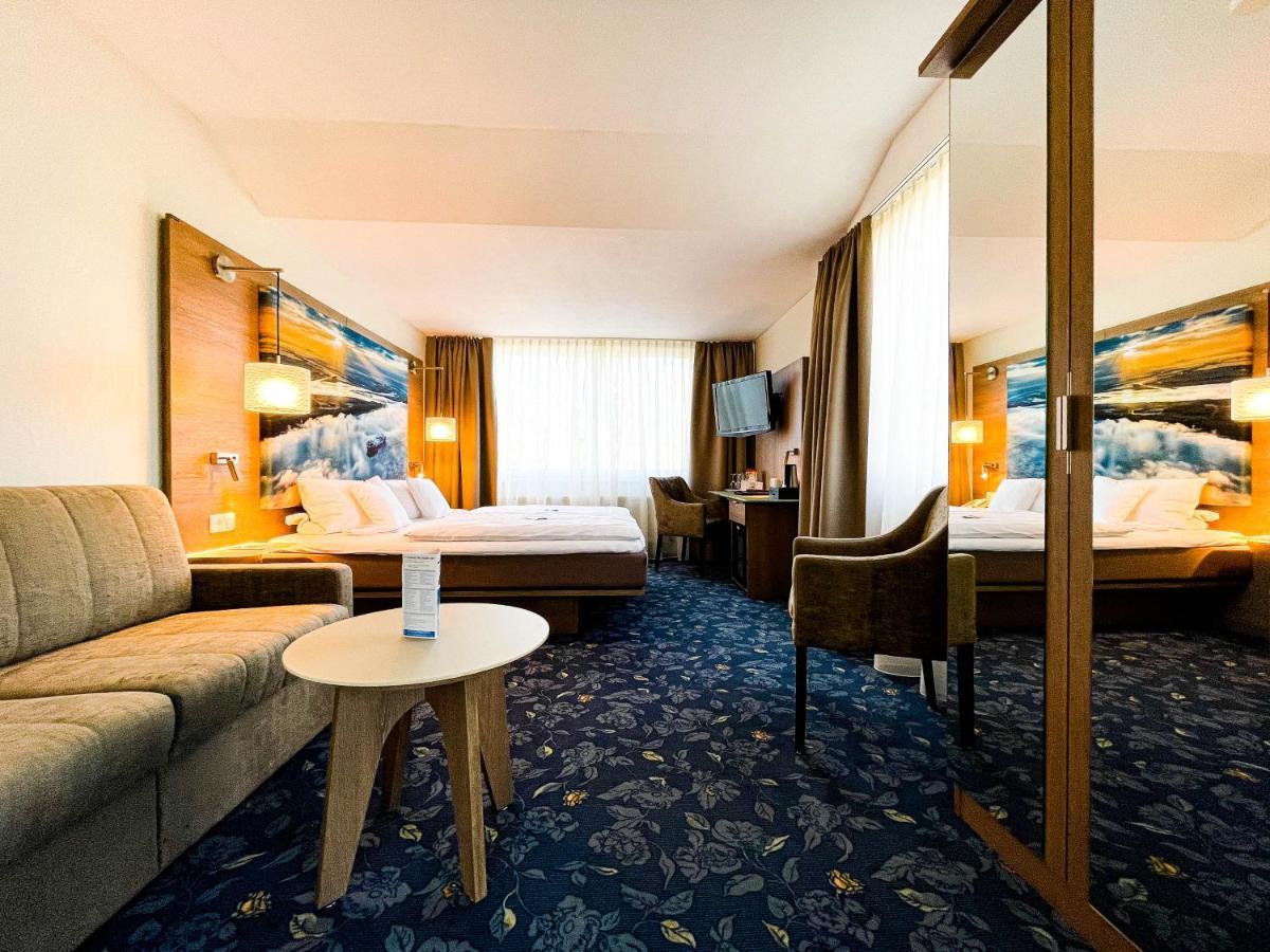 Hotel-Restaurant Vier Linden Stade Esterno foto