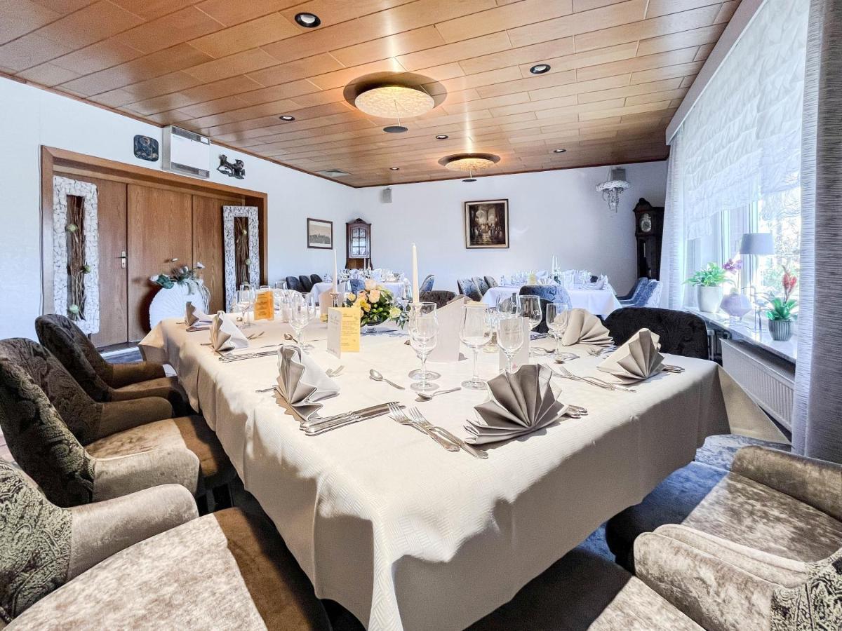 Hotel-Restaurant Vier Linden Stade Esterno foto