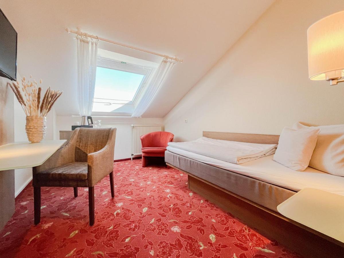 Hotel-Restaurant Vier Linden Stade Esterno foto