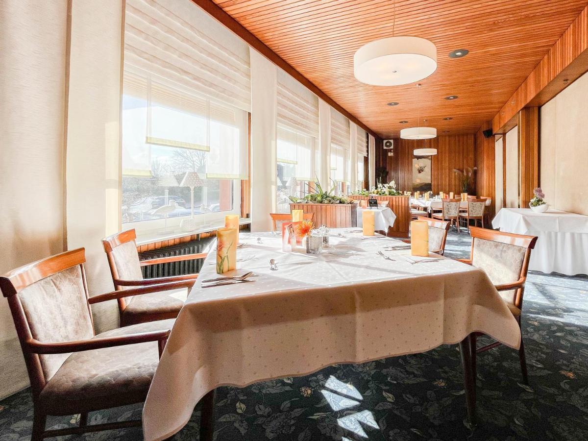 Hotel-Restaurant Vier Linden Stade Esterno foto