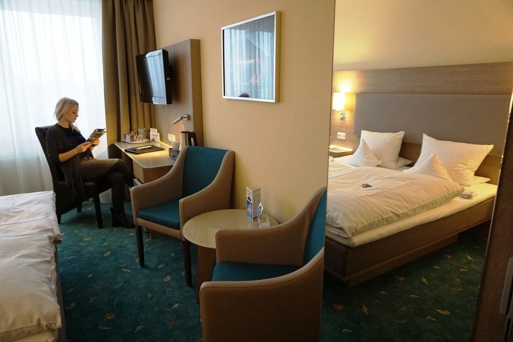 Hotel-Restaurant Vier Linden Stade Esterno foto