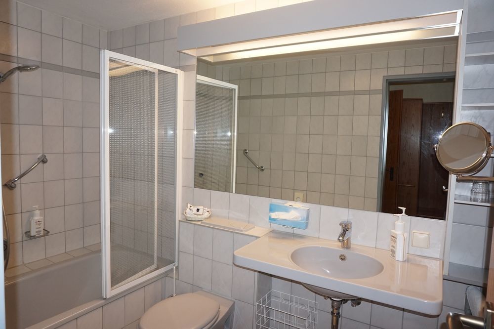 Hotel-Restaurant Vier Linden Stade Esterno foto