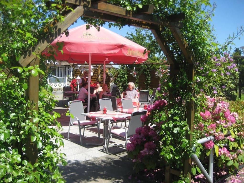 Hotel-Restaurant Vier Linden Stade Esterno foto