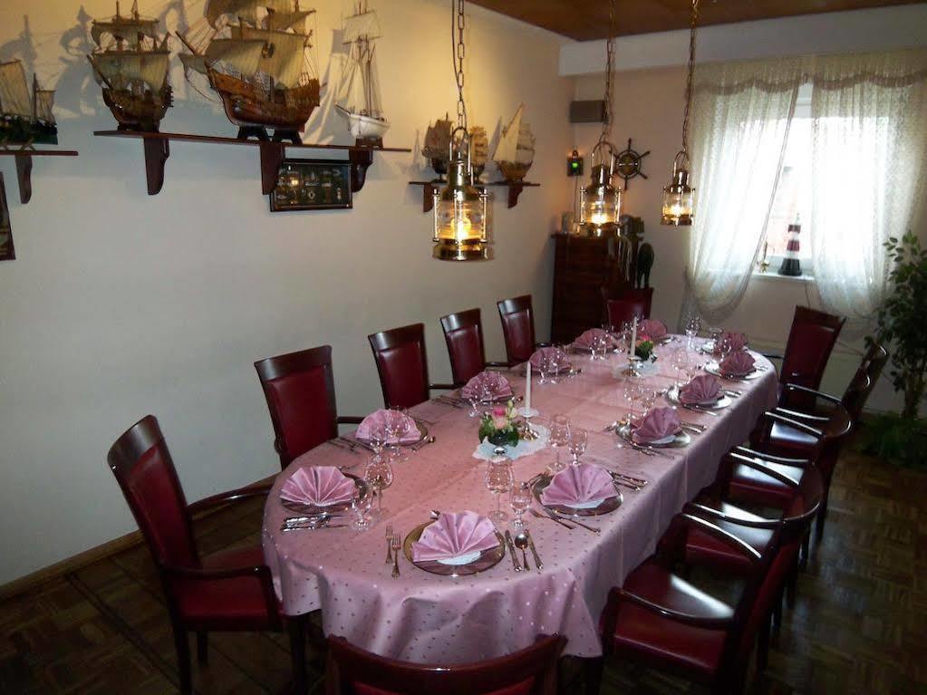 Hotel-Restaurant Vier Linden Stade Esterno foto