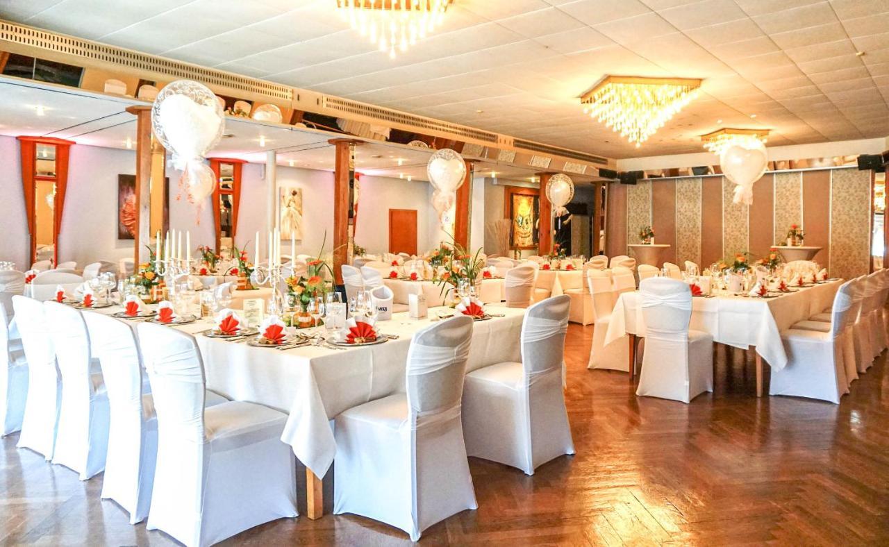 Hotel-Restaurant Vier Linden Stade Esterno foto